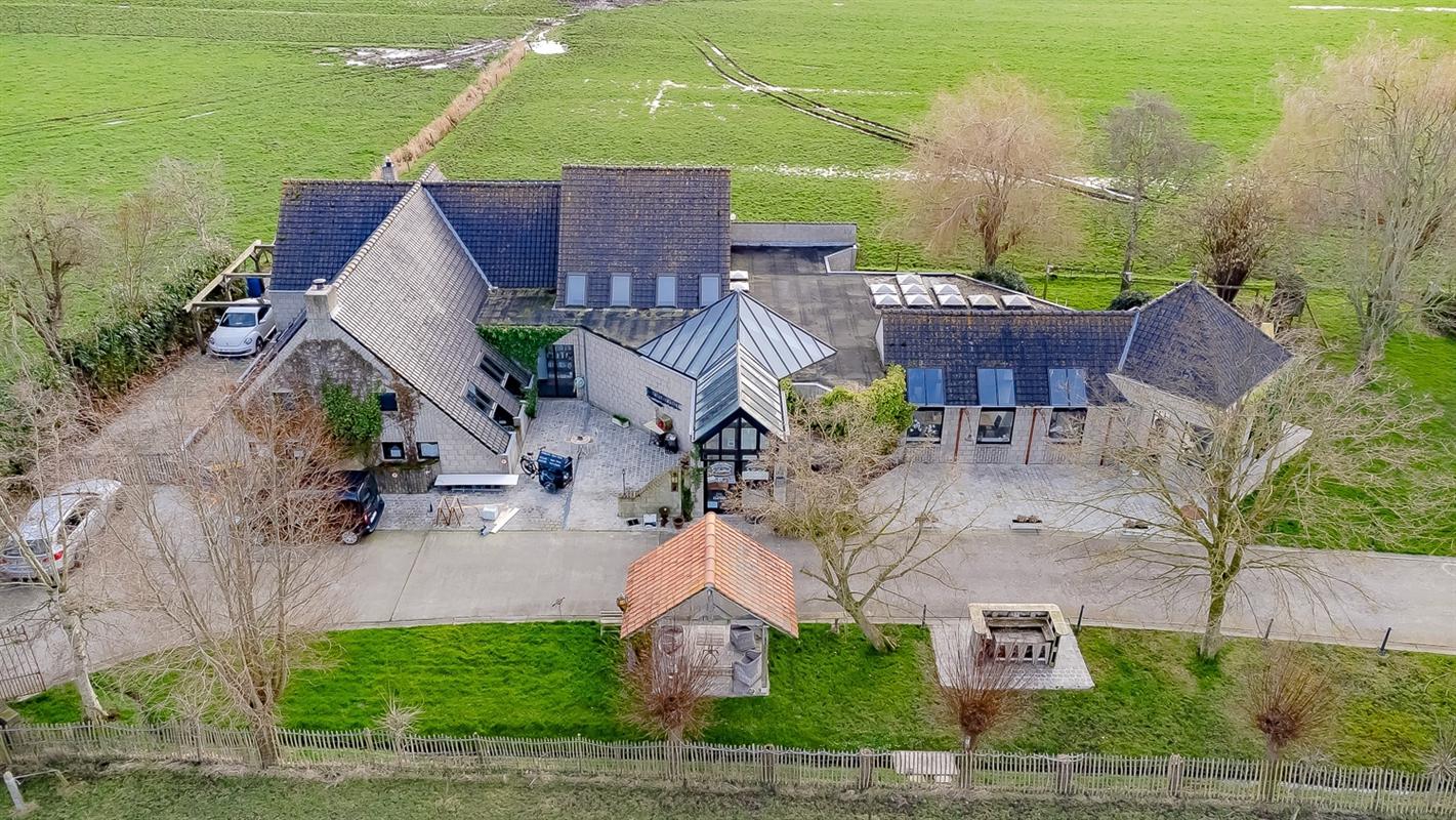 Gemengd gebouw verkocht in Eernegem