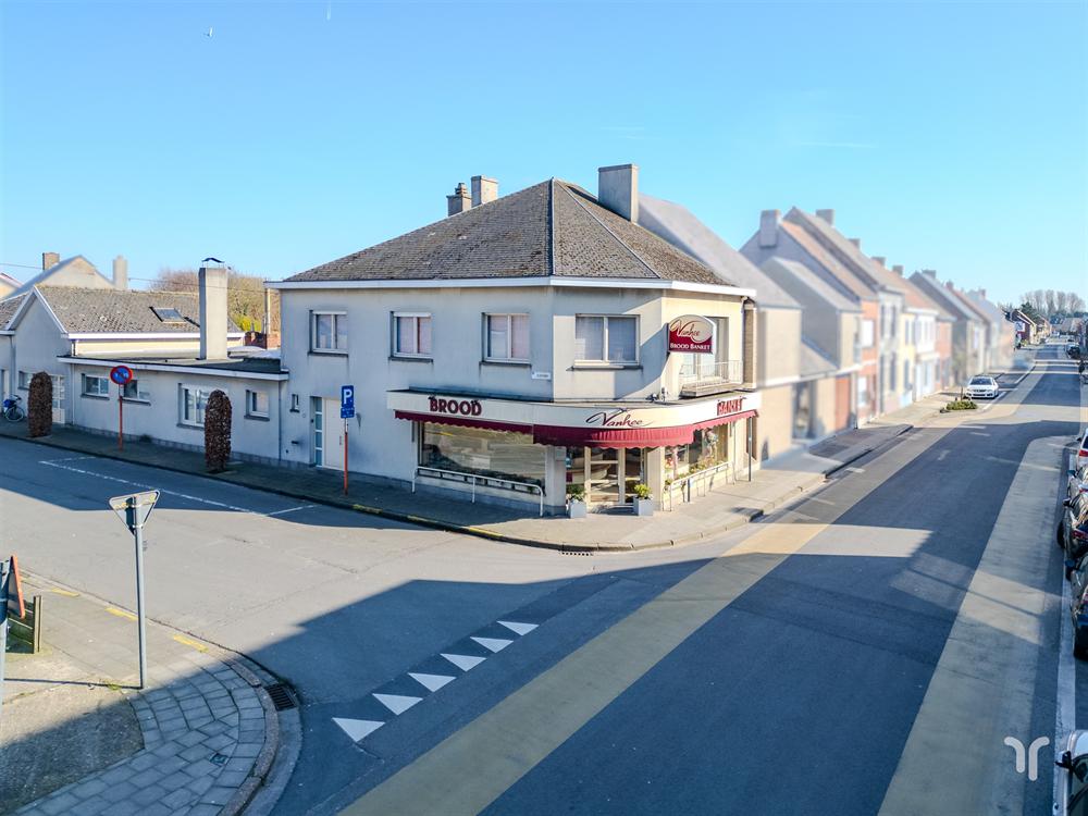 Commercieel gebouw verkocht in Eernegem