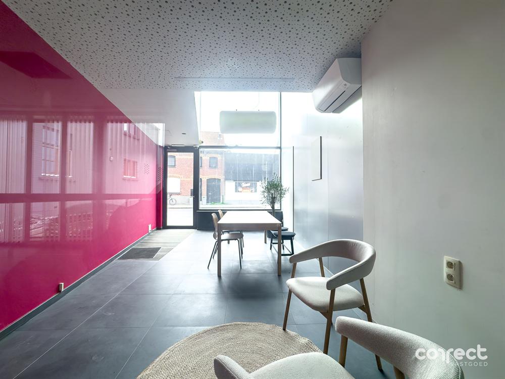 Commercieel gebouw te huur in Eernegem