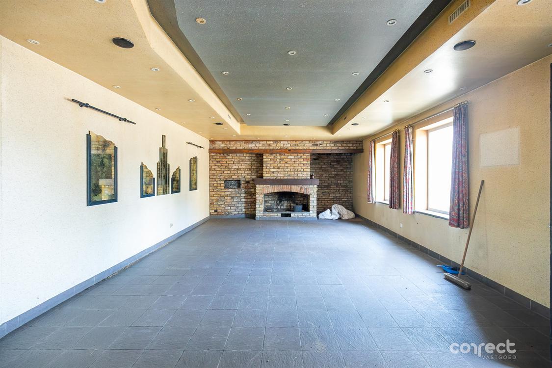 Gemengd gebouw te koop in Aartrijke