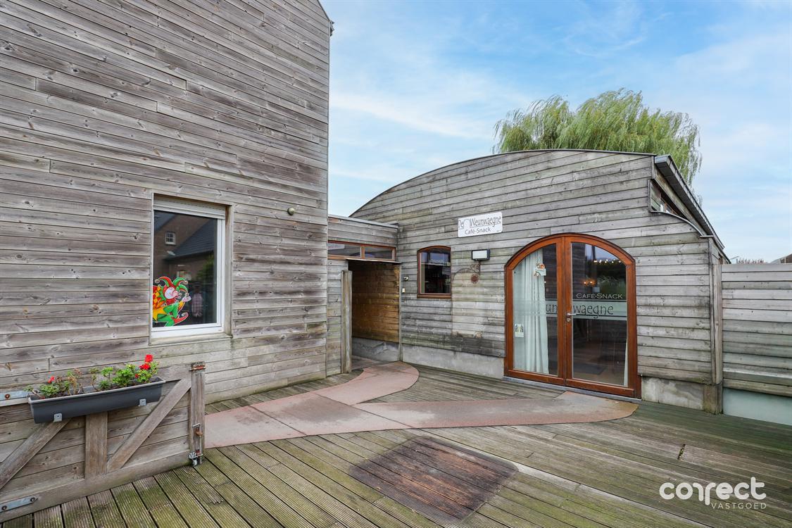 Gemengd gebouw te koop in Staden
