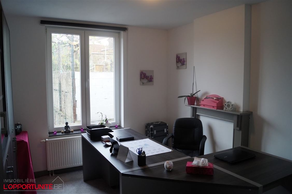 Attention libre à partir du 01/09 (date à confirmer) - Appartement remis à neuf, 1 ch + bureau
