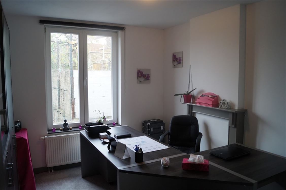 Attention libre à partir du 01/09 (date à confirmer) - Appartement remis à neuf, 1 ch + bureau