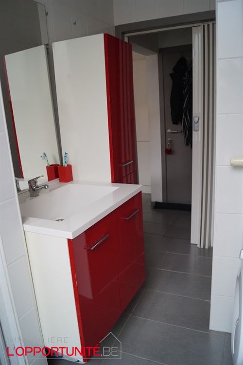 Attention libre à partir du 01/09 (date à confirmer) - Appartement remis à neuf, 1 ch + bureau