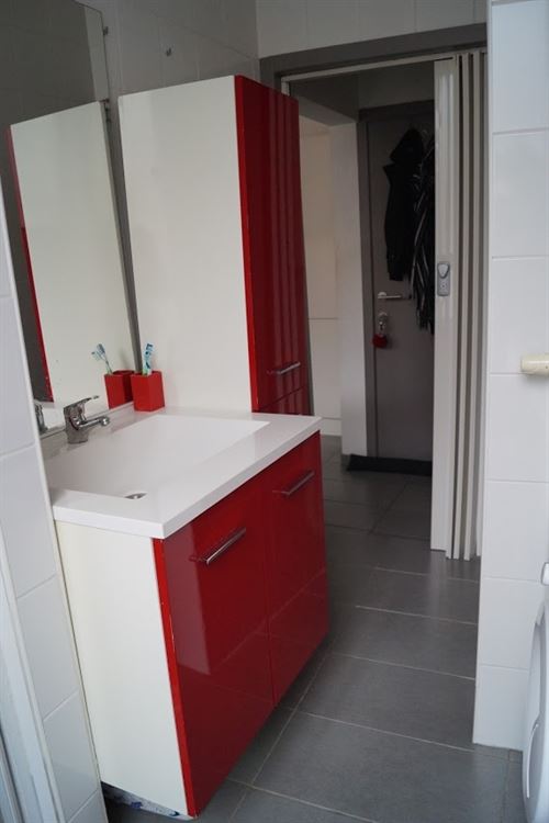 Attention libre à partir du 01/09 (date à confirmer) - Appartement remis à neuf, 1 ch + bureau