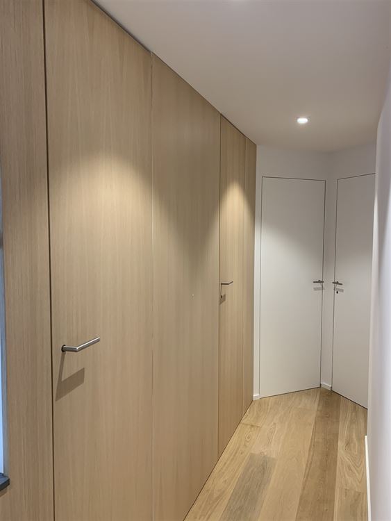 TB appartement ensoleillé, fraîchement rénové, vue mer partiel (5 ° étage)