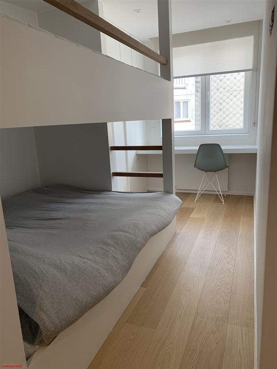 TB appartement ensoleillé,  fraîchement rénové, vue mer partiel (5 ° étage)