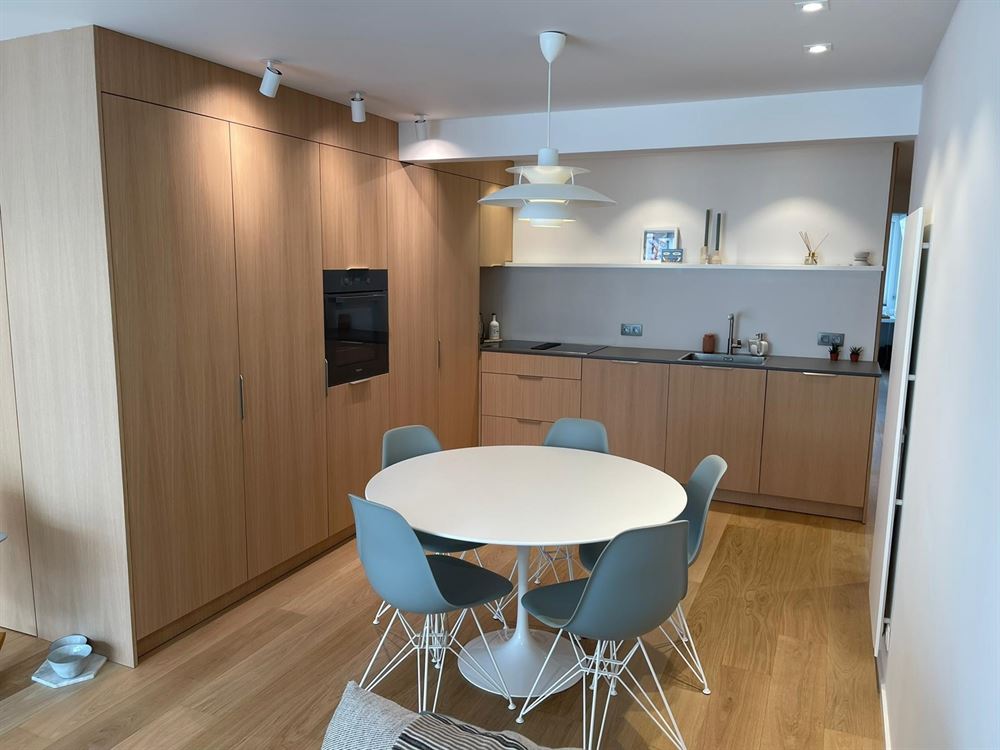 TB appartement ensoleillé, fraîchement rénové, vue mer partiel (5 ° étage)