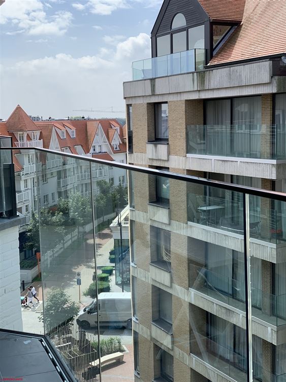 TB appartement ensoleillé,  fraîchement rénové, vue mer partiel (5 ° étage)