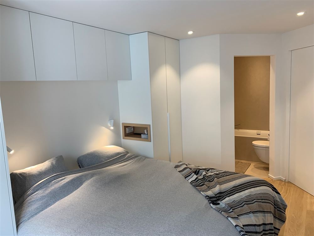 TB appartement ensoleillé, fraîchement rénové, vue mer partiel (5 ° étage)