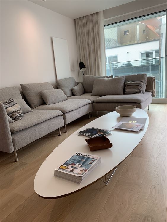 TB appartement ensoleillé, fraîchement rénové, vue mer partiel (5 ° étage)
