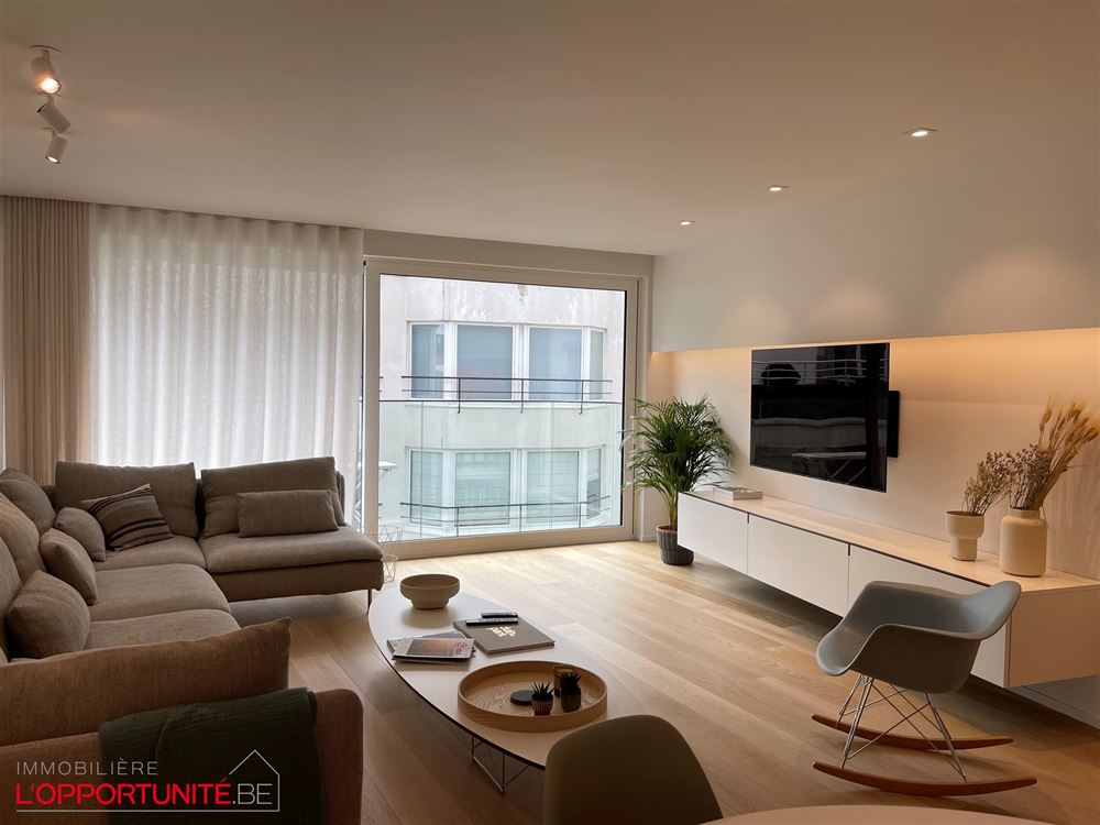 TB appartement ensoleillé,  fraîchement rénové, vue mer partiel (5 ° étage)