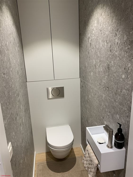 TB appartement ensoleillé,  fraîchement rénové, vue mer partiel (5 ° étage)