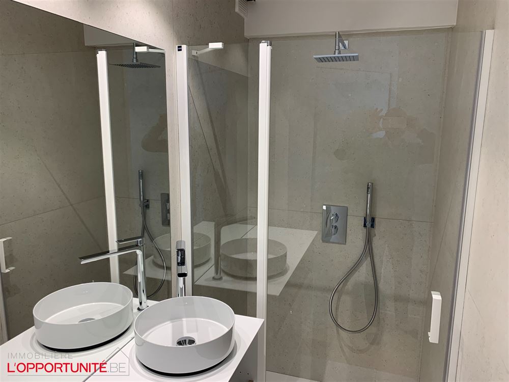 TB appartement ensoleillé,  fraîchement rénové, vue mer partiel (5 ° étage)