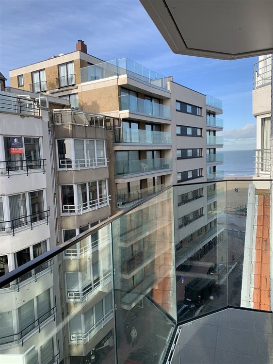 TB appartement ensoleillé, fraîchement rénové, vue mer partiel (5 ° étage)