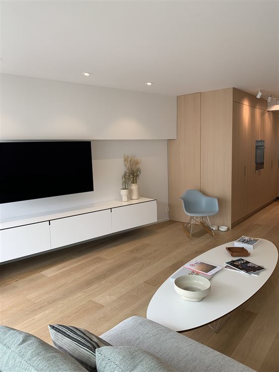TB appartement ensoleillé, fraîchement rénové, vue mer partiel (5 ° étage)