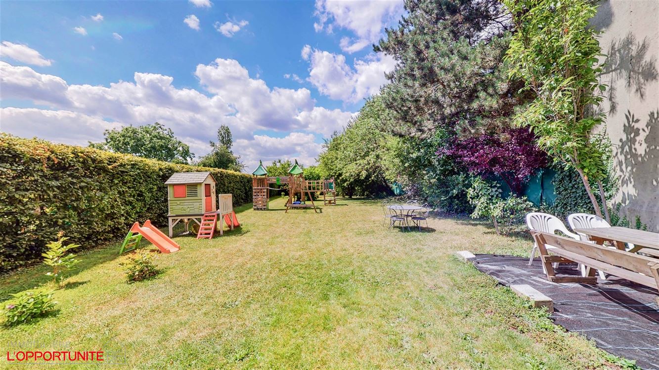 Magnifique maison 3 facades rénovée, 4 chambres, garage, grand jardin.