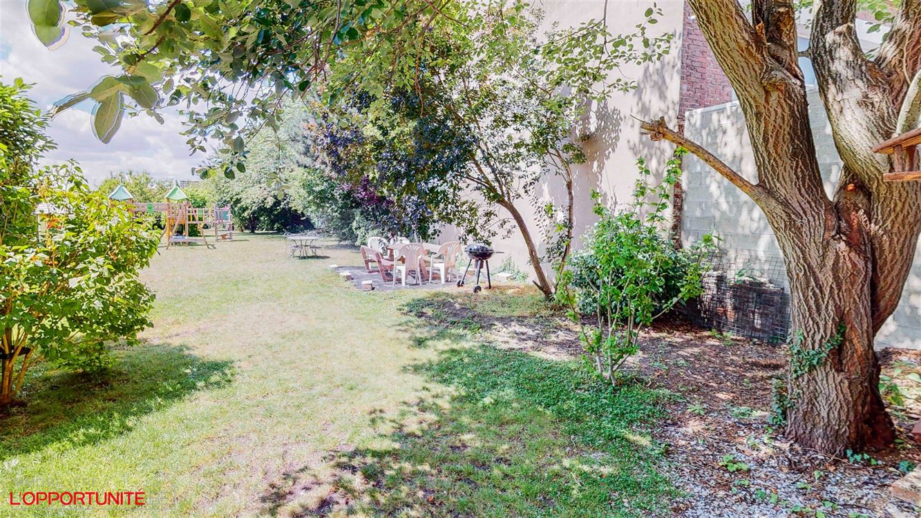 Magnifique maison 3 facades rénovée, 4 chambres, garage, grand jardin.