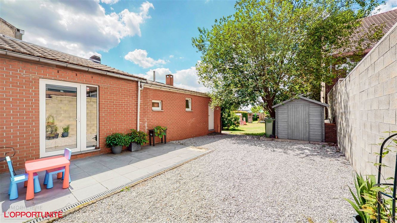 Magnifique maison 3 facades rénovée, 4 chambres, garage, grand jardin.