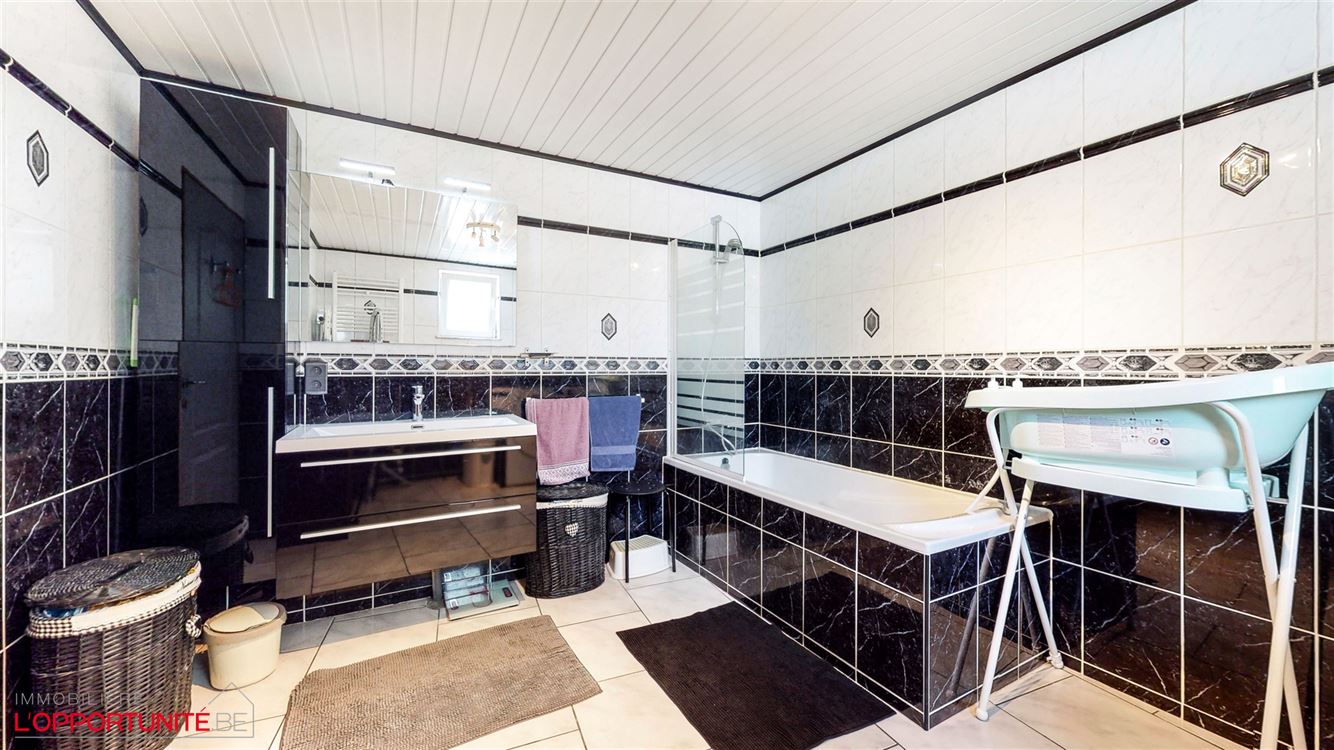 Magnifique maison 3 facades rénovée, 4 chambres, garage, grand jardin.