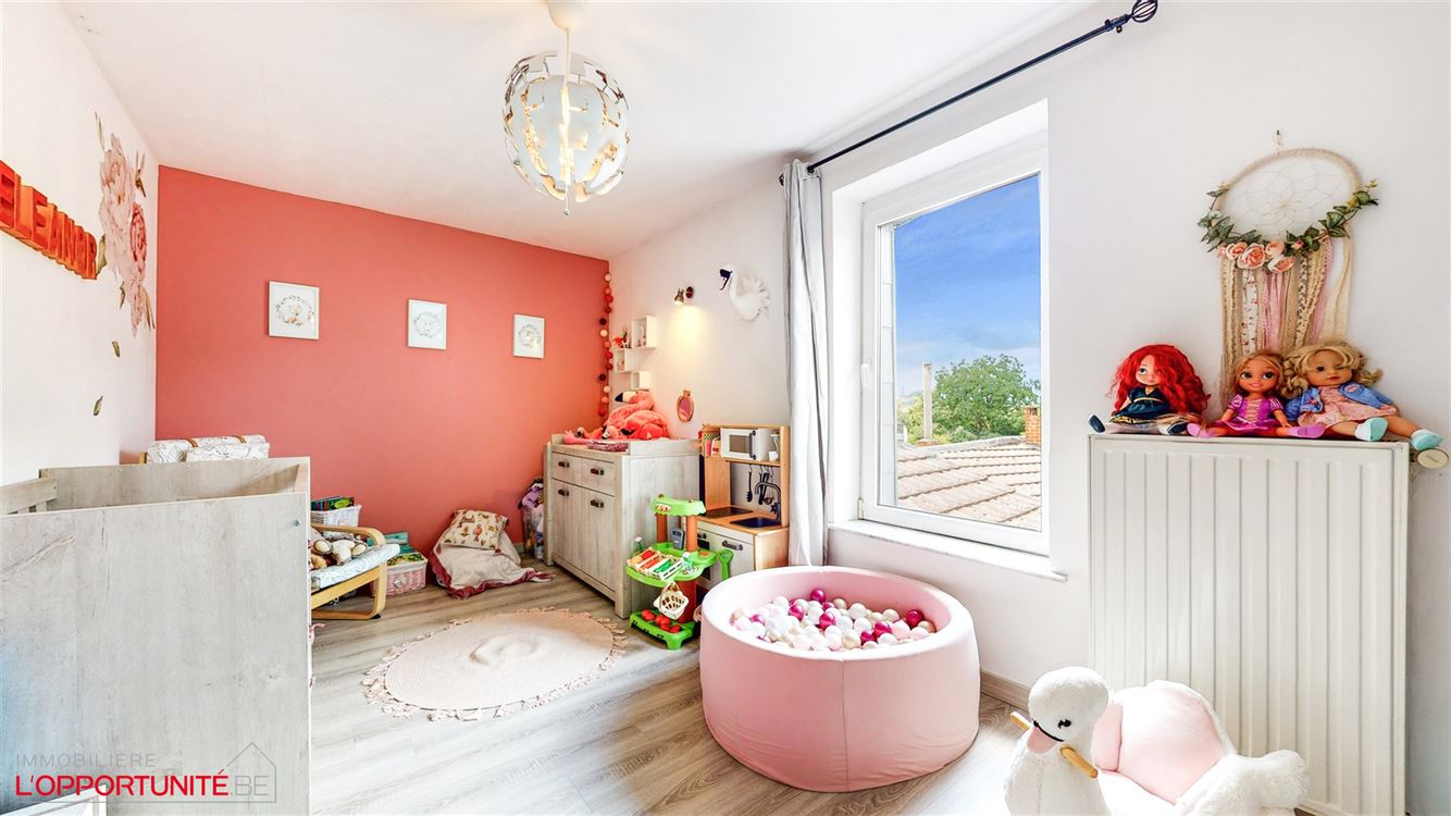 Magnifique maison 3 facades rénovée, 4 chambres, garage, grand jardin.