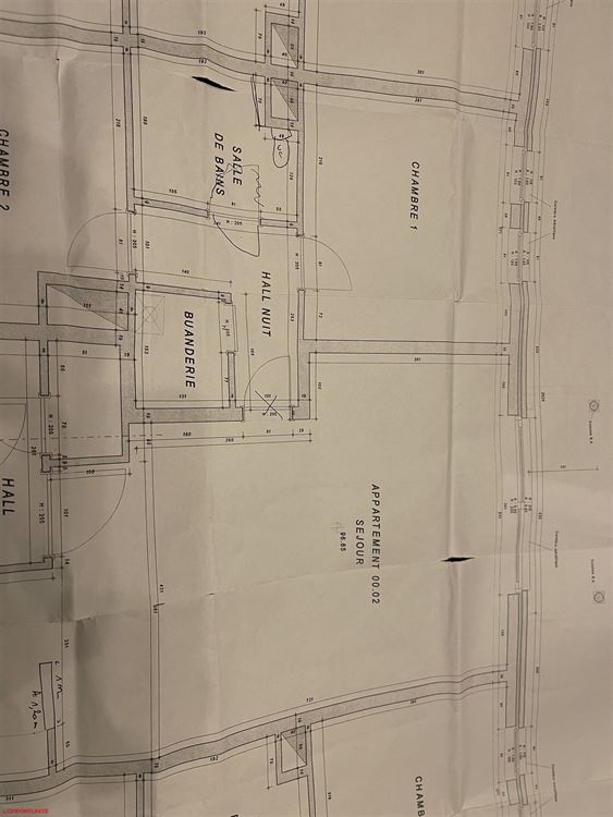 AU REZ - 2 CHAMBRES -  actuellement loué 720€ - GARAGE EN OPTION AU PRIX DE 20 000€,