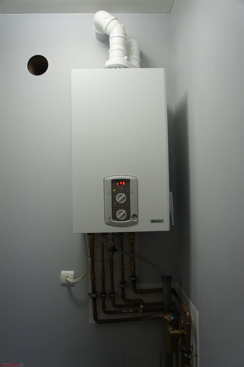 AU REZ - 2 CHAMBRES -  actuellement loué 720€ - GARAGE EN OPTION AU PRIX DE 20 000€,