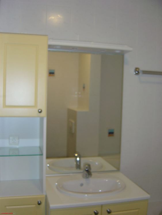 AU REZ - 2 CHAMBRES -  actuellement loué 720€ - GARAGE EN OPTION AU PRIX DE 20 000€,