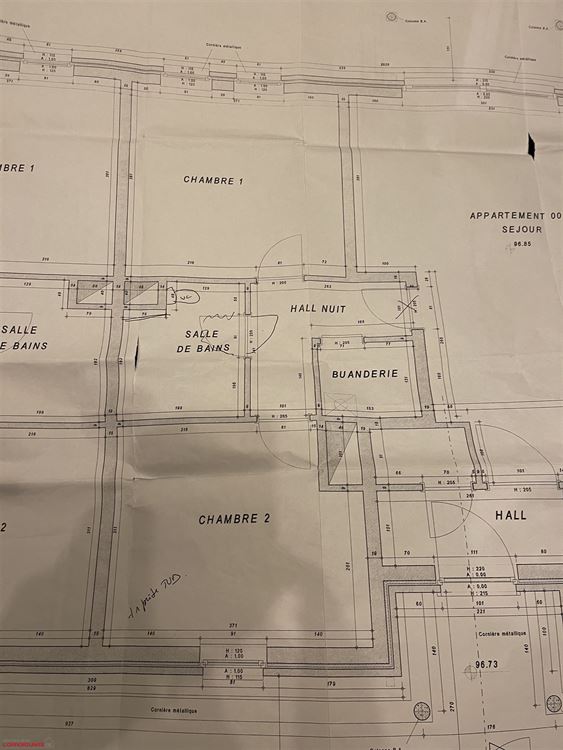 AU REZ - 2 CHAMBRES -  actuellement loué 720€ - GARAGE EN OPTION AU PRIX DE 20 000€,