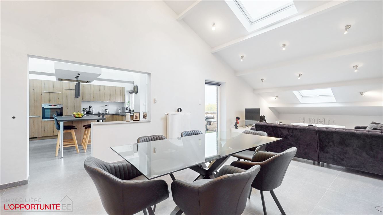 Magnifique immeuble récent composé de 5 appartements.