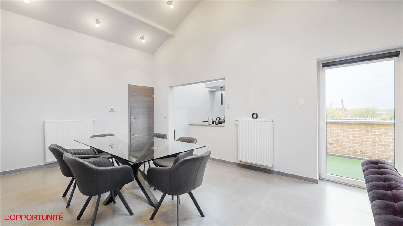 Magnifique immeuble récent composé de 5 appartements.