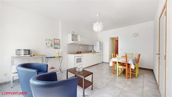 Maison idéale pour colocation, entièrement rénovée, 3 chambres, terrasse. EN OPTION grand entrepôt 350m², possibilité appartement 70m².