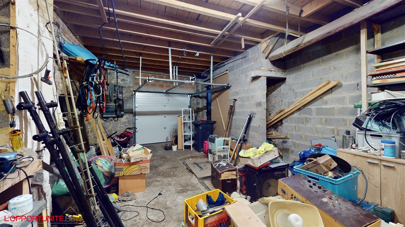 Spacieuse maison 4 chambres, jardin, garage et 100m² en gros oeuvre fermé à developper pour projet immobilier.