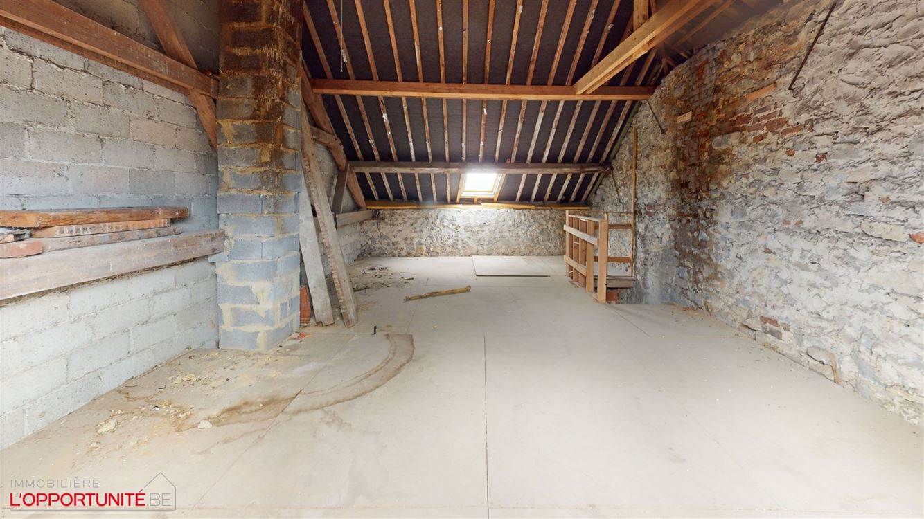 Spacieuse maison 4 chambres, jardin, garage et 100m² en gros oeuvre fermé à developper pour projet immobilier.