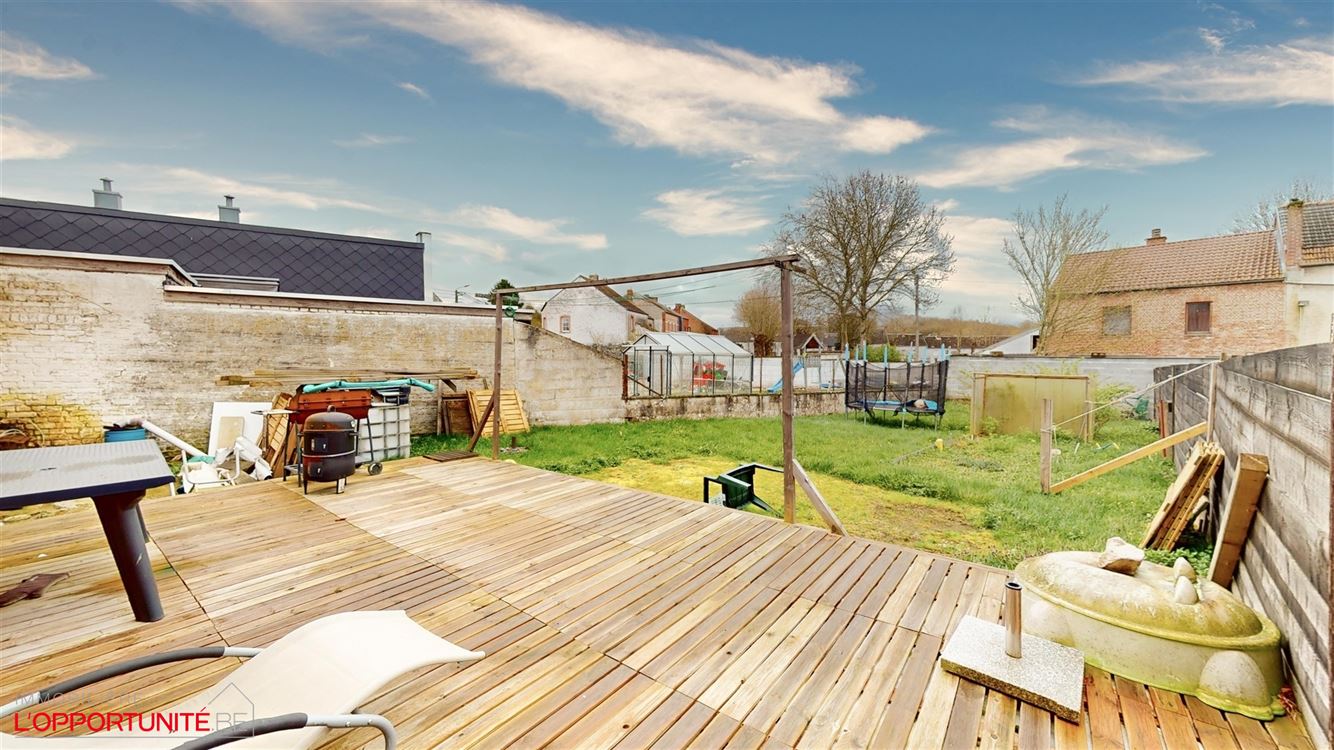 Spacieuse maison 4 chambres, jardin, garage et 100m² en gros oeuvre fermé à developper pour projet immobilier.