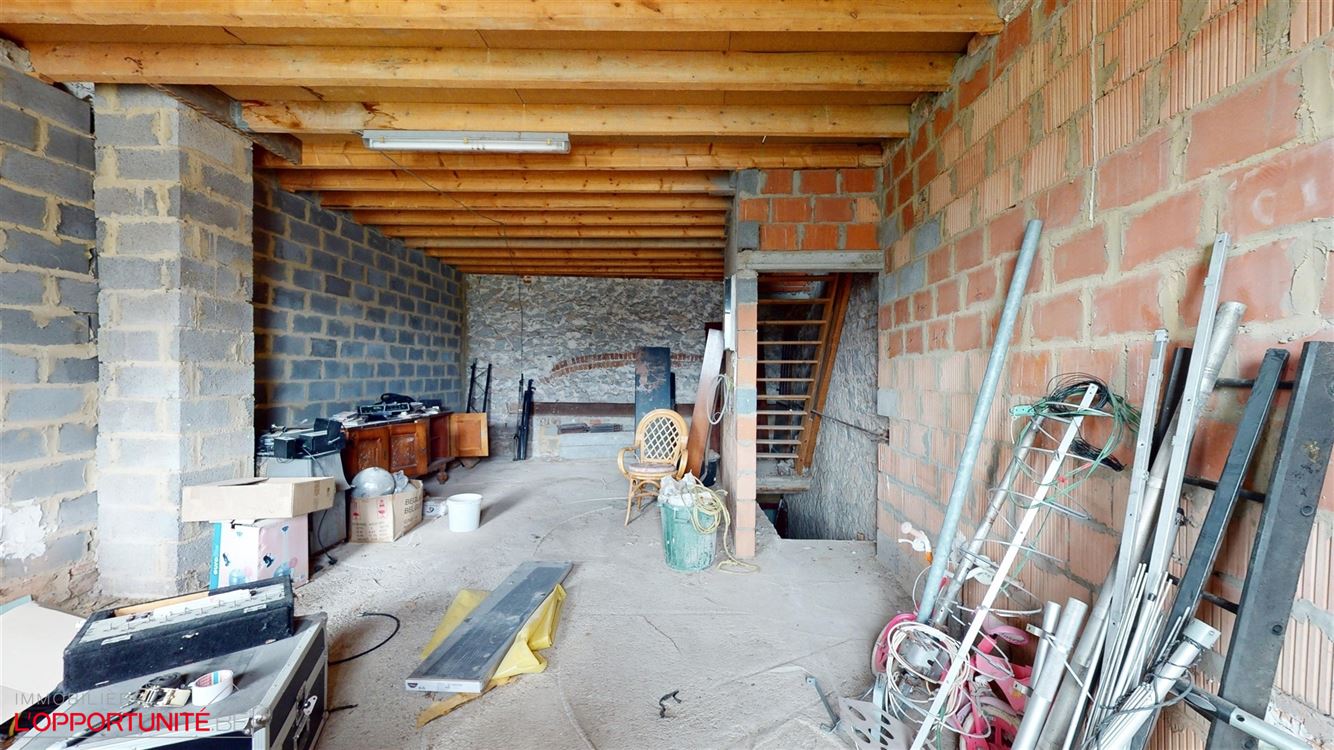 Spacieuse maison 4 chambres, jardin, garage et 100m² en gros oeuvre fermé à developper pour projet immobilier.