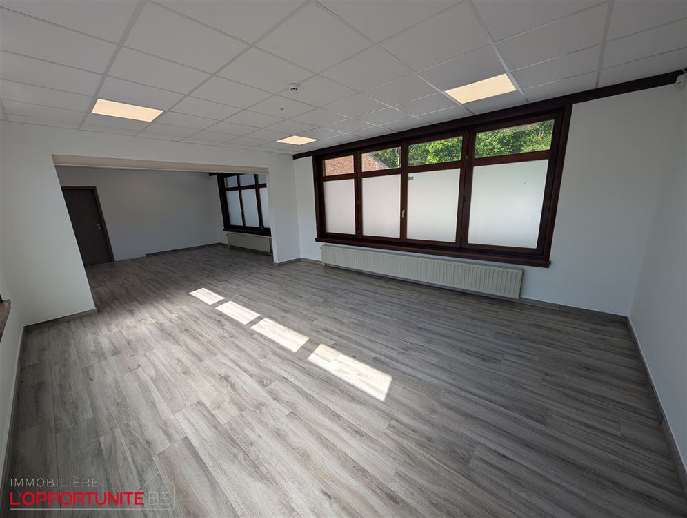 Espace commercial 100m² (plusieurs possibilités)