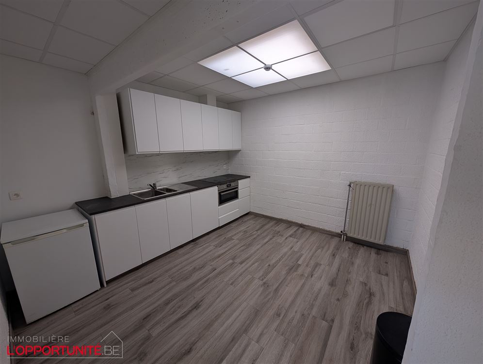 Espace commercial 100m² (plusieurs possibilités)