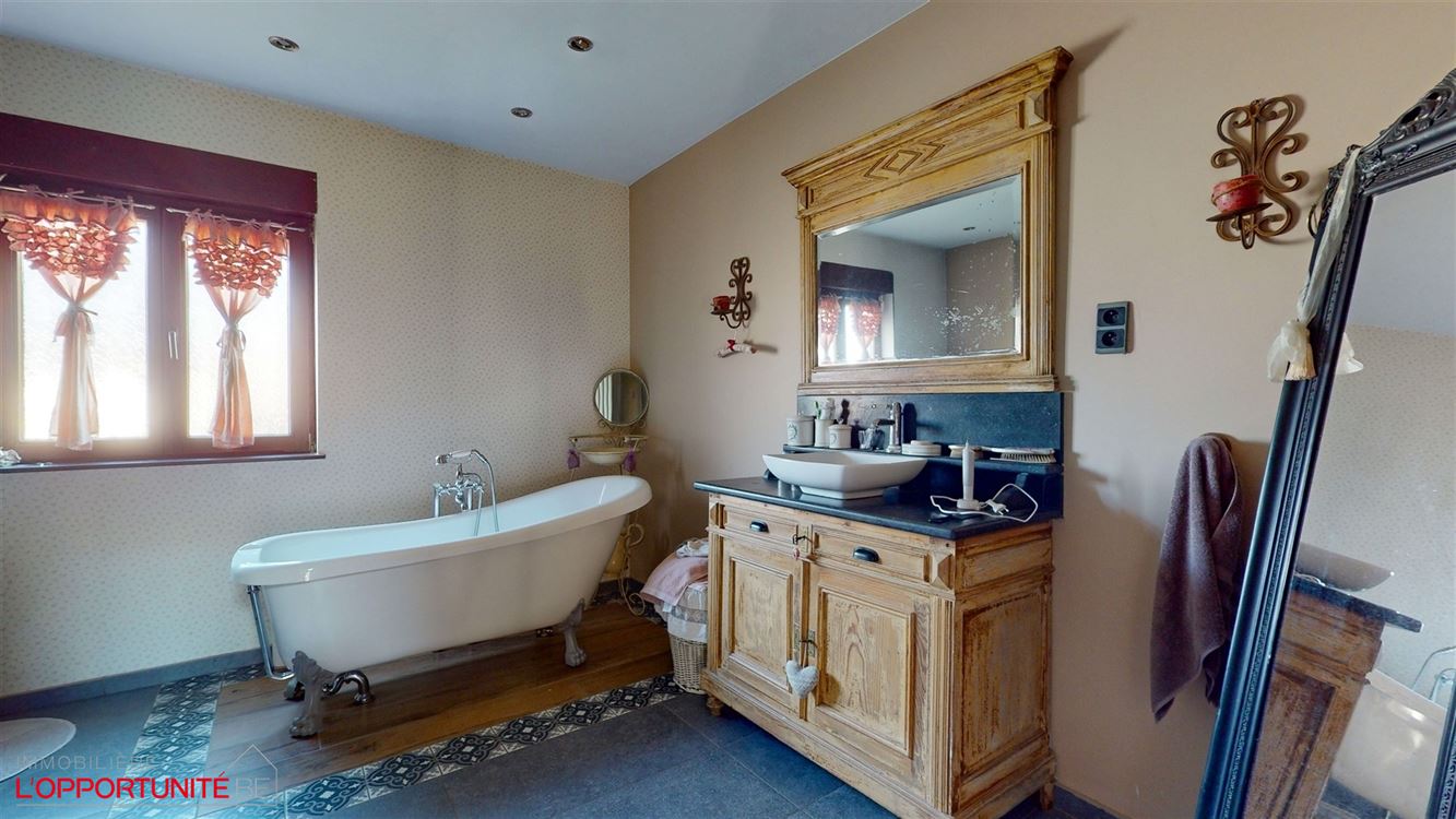 COMMUNE DE CHATELET - !!!!!OFFRE ACTUELLE A 400 000€ REFUSEE!!!!! - Faire offre à partir de 405 000€.