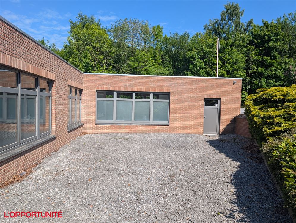 Espace commercial 100m² (plusieurs possibilités)