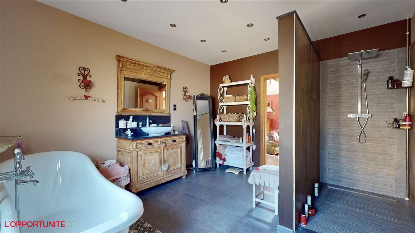 COMMUNE DE CHATELET - !!!!!OFFRE ACTUELLE A 400 000€ REFUSEE!!!!! - Faire offre à partir de 405 000€.