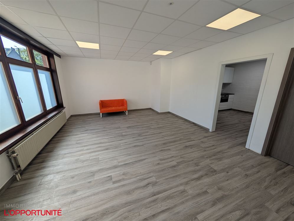 Espace commercial 100m² (plusieurs possibilités)