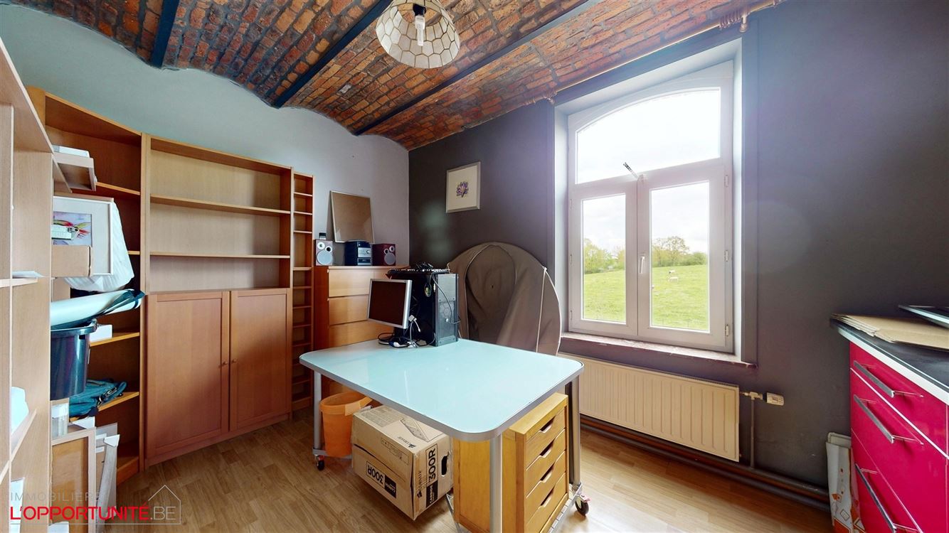 Exceptionnelle fermette entièrement rénovée, 5 chambres + bureaux, magnifique jardin, espace pro, garage.