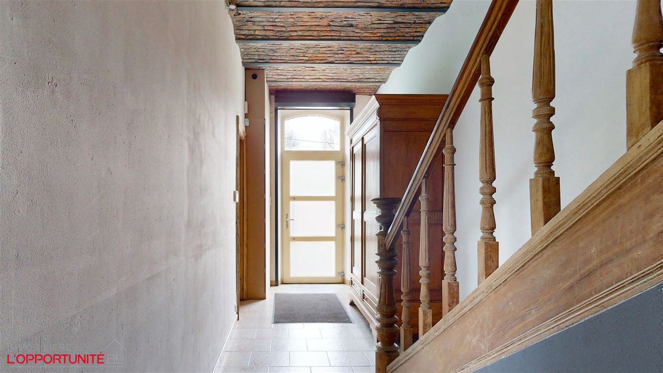 Exceptionnelle fermette entièrement rénovée, 5 chambres + bureaux, magnifique jardin, espace pro, garage.