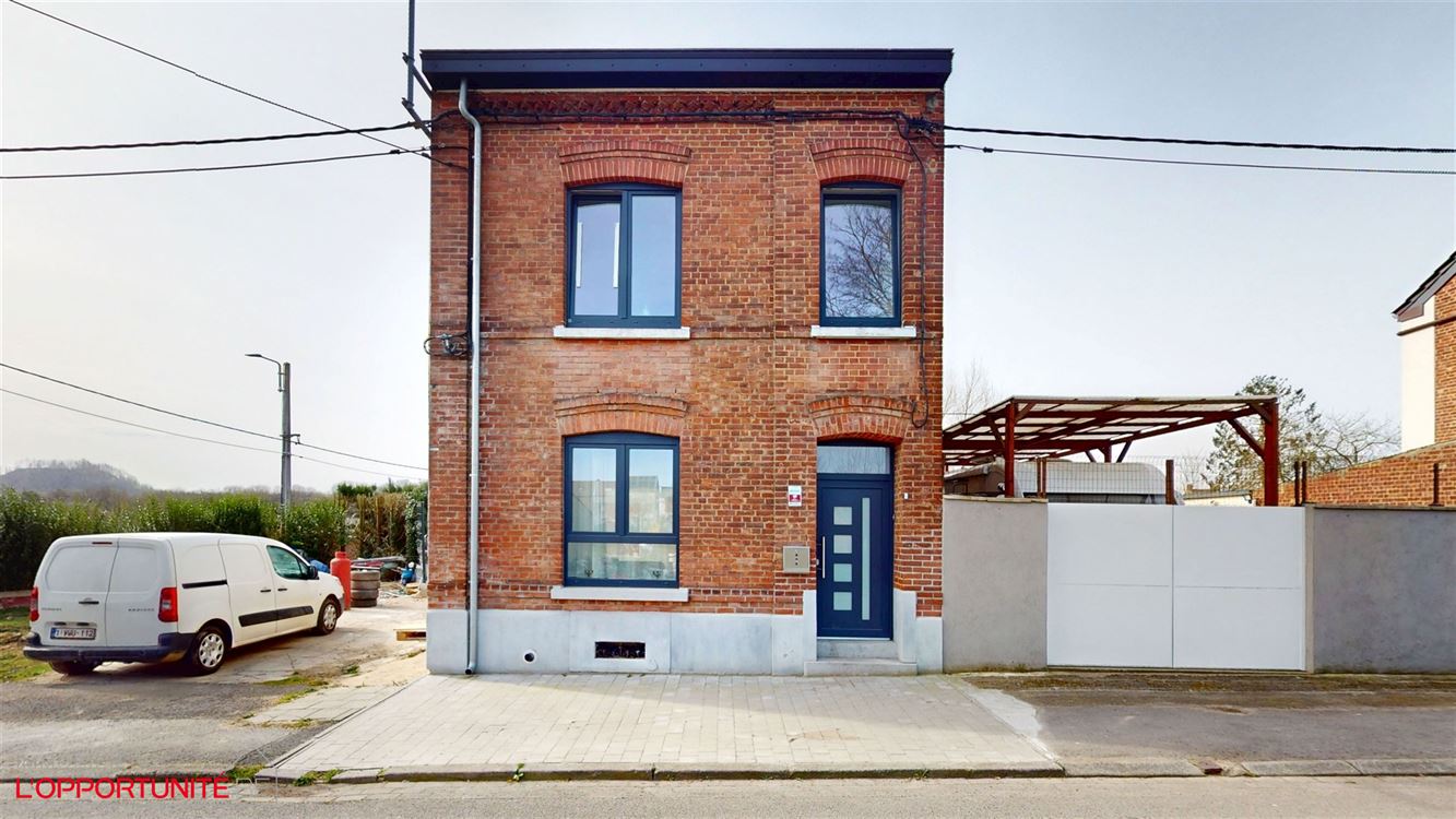 Magnifique maison entièrement renovée, 3 chambres, terrasse. Garage en option 20.000. PAS DE JARDIN.