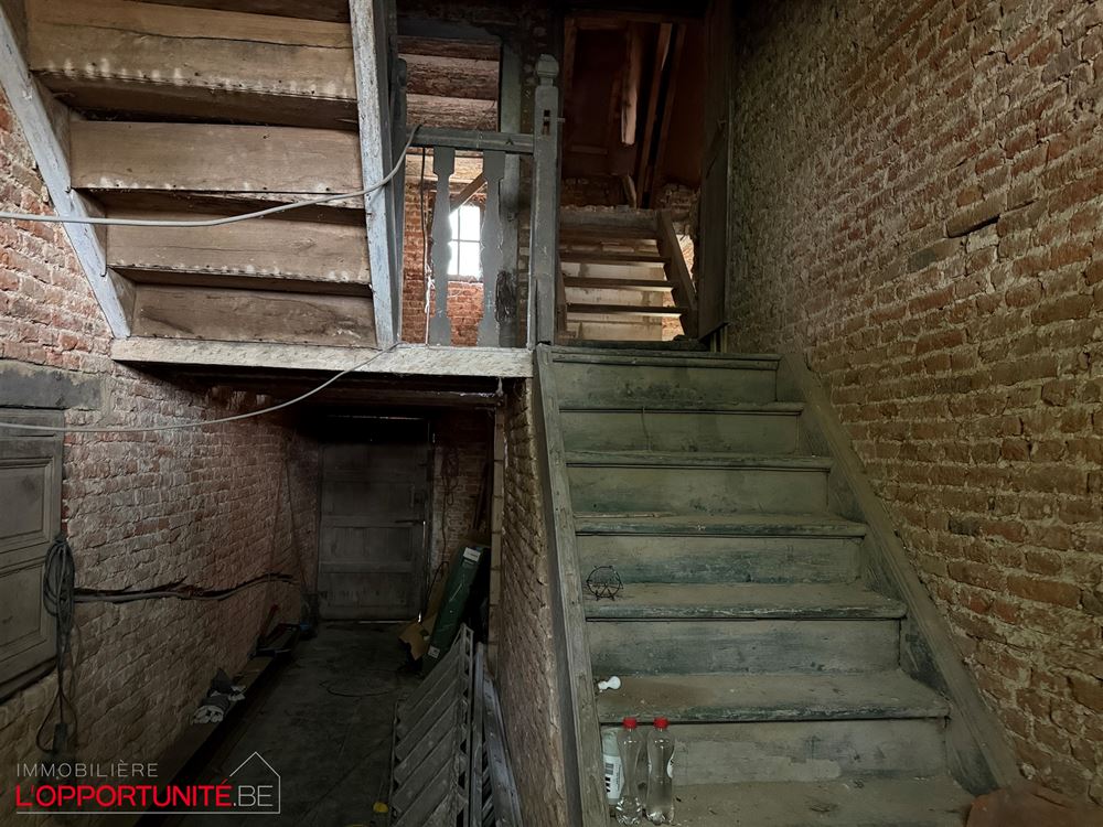 Propriété exceptionnelle du 18ème siècle totalement à rénover composée d'une maison principale, d'une maison secondaire, d'un théatre magnifique de 240m² et d'un grand jardin.