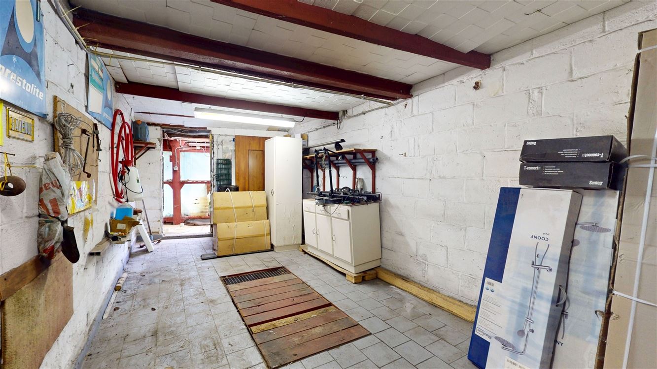 Magnifique maison trois chambres, terrasse, jardin, passage latéral privatif et garage.