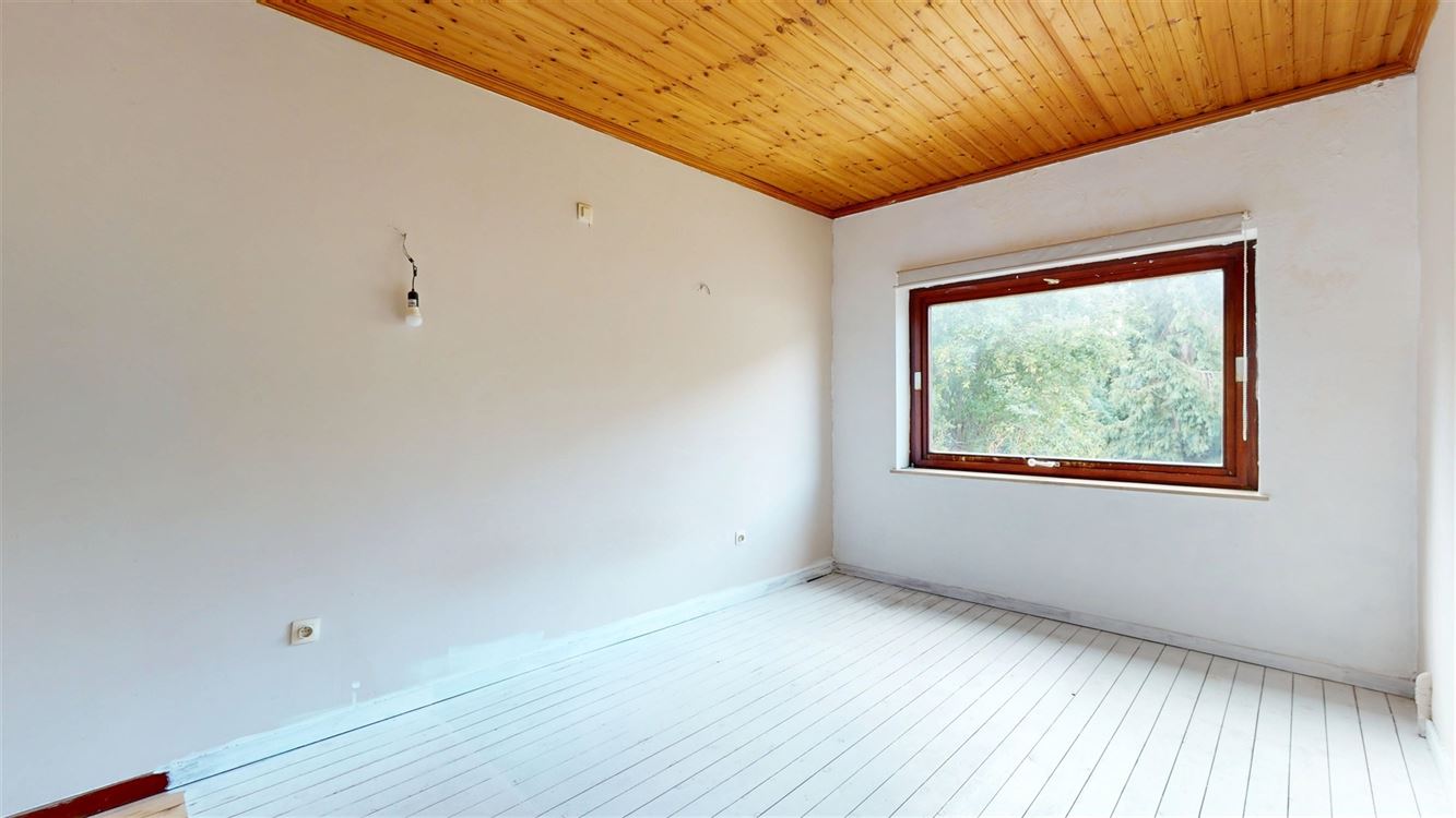 Magnifique maison trois chambres, terrasse, jardin, passage latéral privatif et garage.