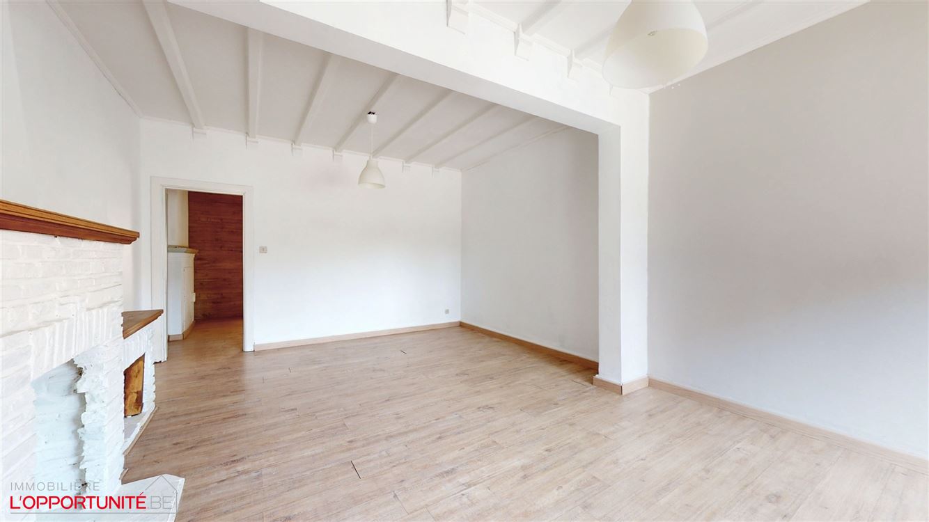 Magnifique maison trois chambres, terrasse, jardin, passage latéral privatif et garage.