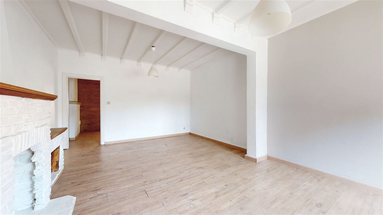 Magnifique maison trois chambres, terrasse, jardin, passage latéral privatif et garage.